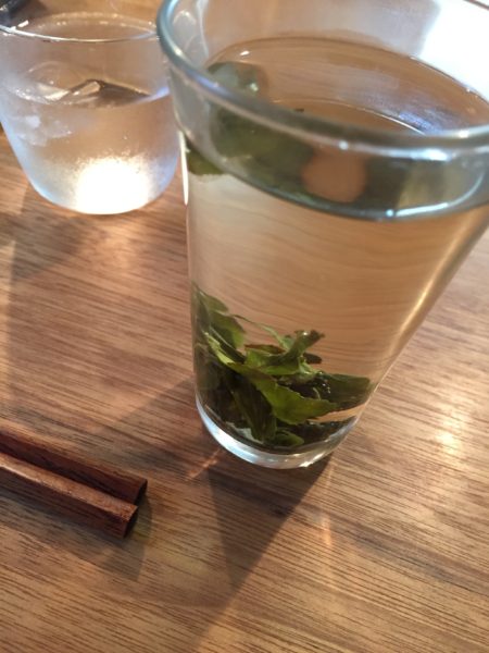 中国茶はガラスのコップで。