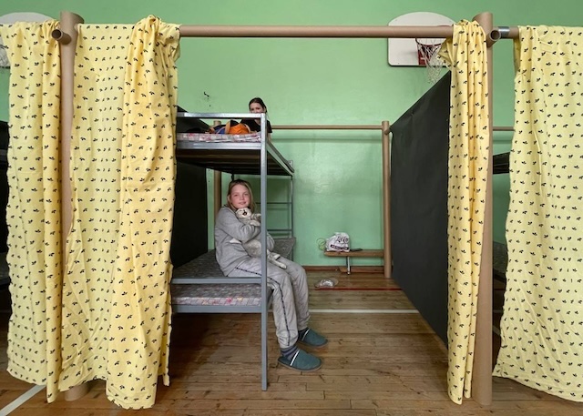 OPAM「ペーパー・サンクチュアリ」- ウクライナ難民の現実と詩 –